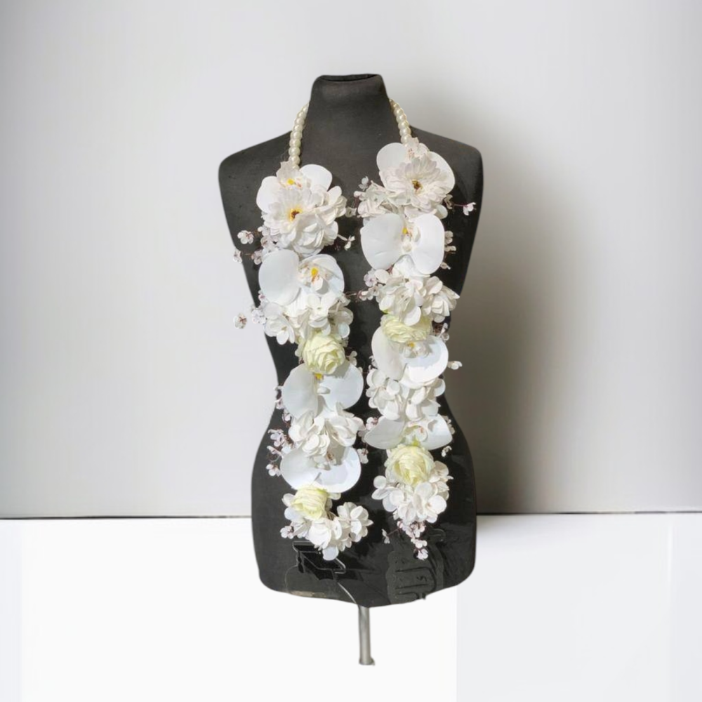 طوق اللؤلؤ الأبيض