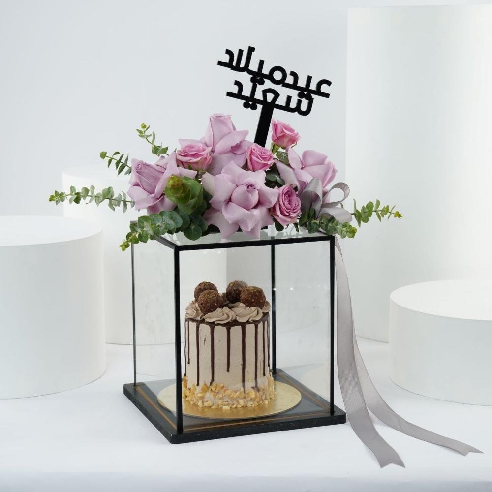 ستاند ورد ارجواني مع كيك