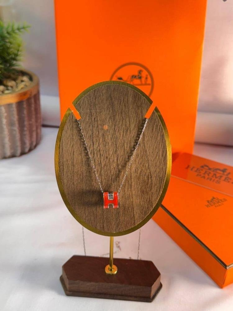 عقد حرف H البرتقالي الفاخر