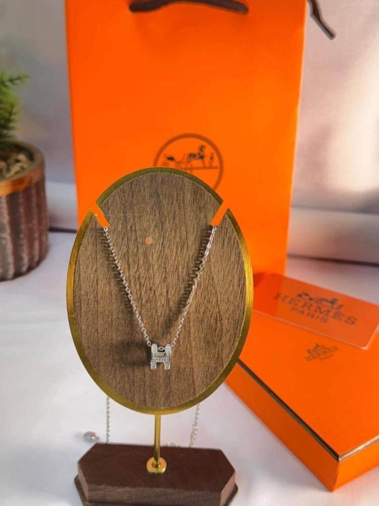 سلسال H الأنيق من هيرمس