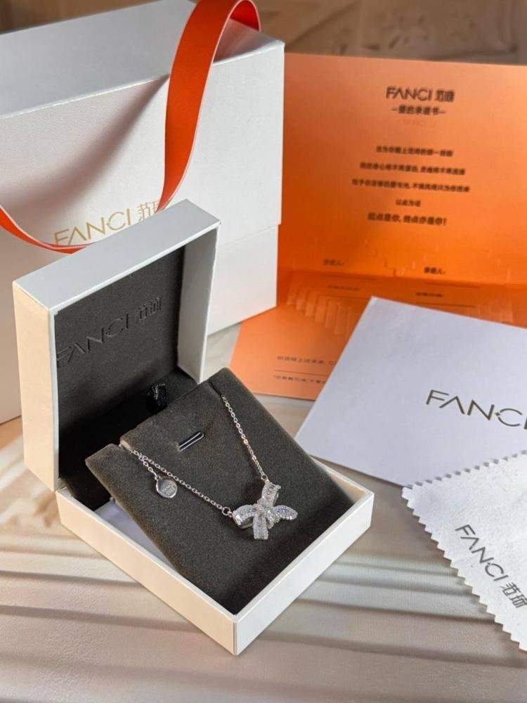 عقد FANCI أنثوي راقٍ