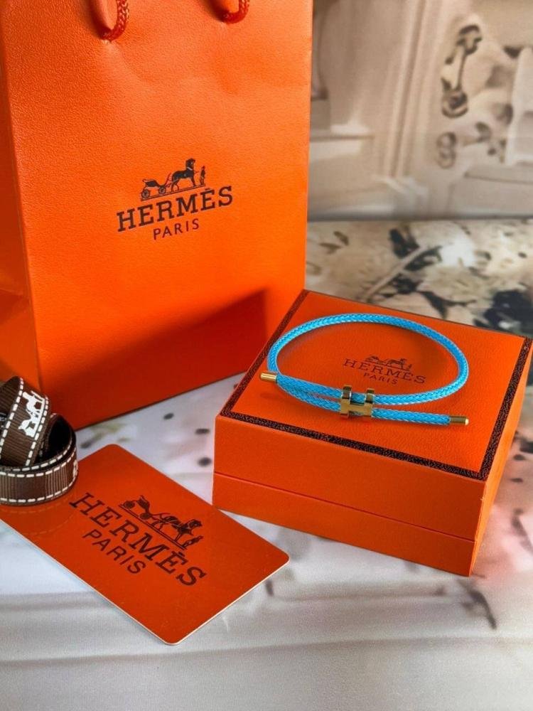 سوار أنيق بلون أزرق